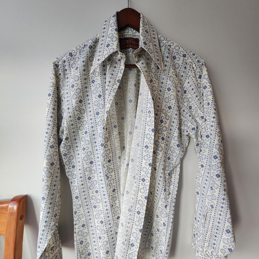 Men's Vintage Blue Patterned Shirt.